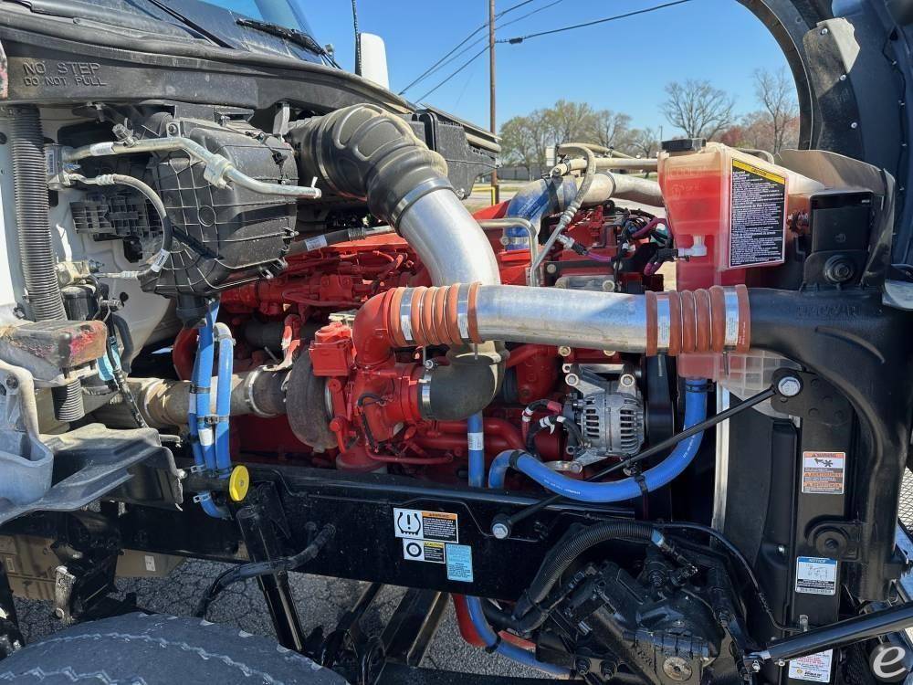 2024 Kenworth T880