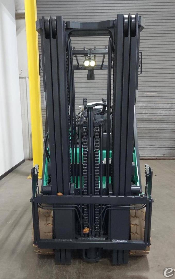 2018 Mitsubishi FGC30N