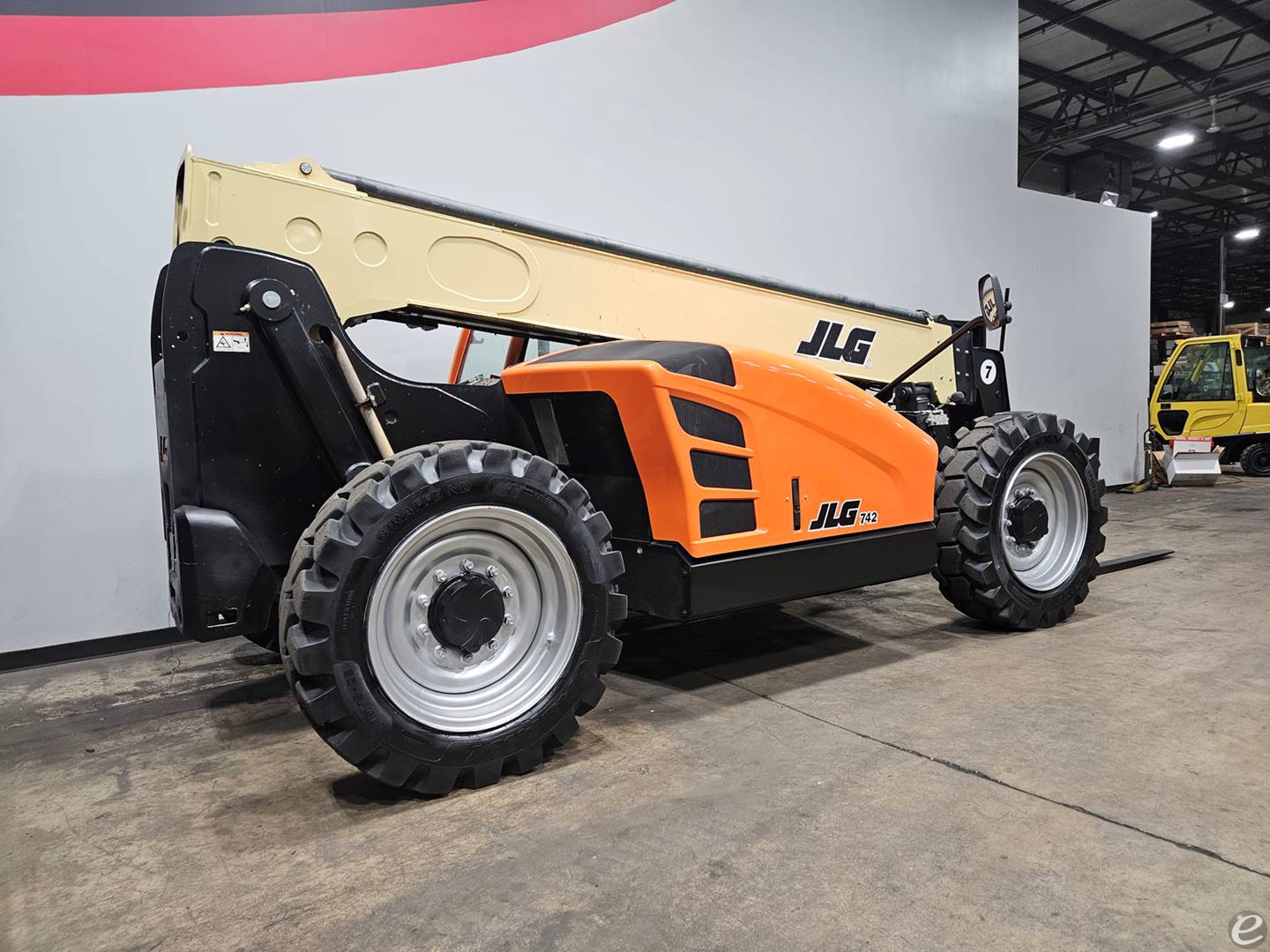 2019 JLG 742