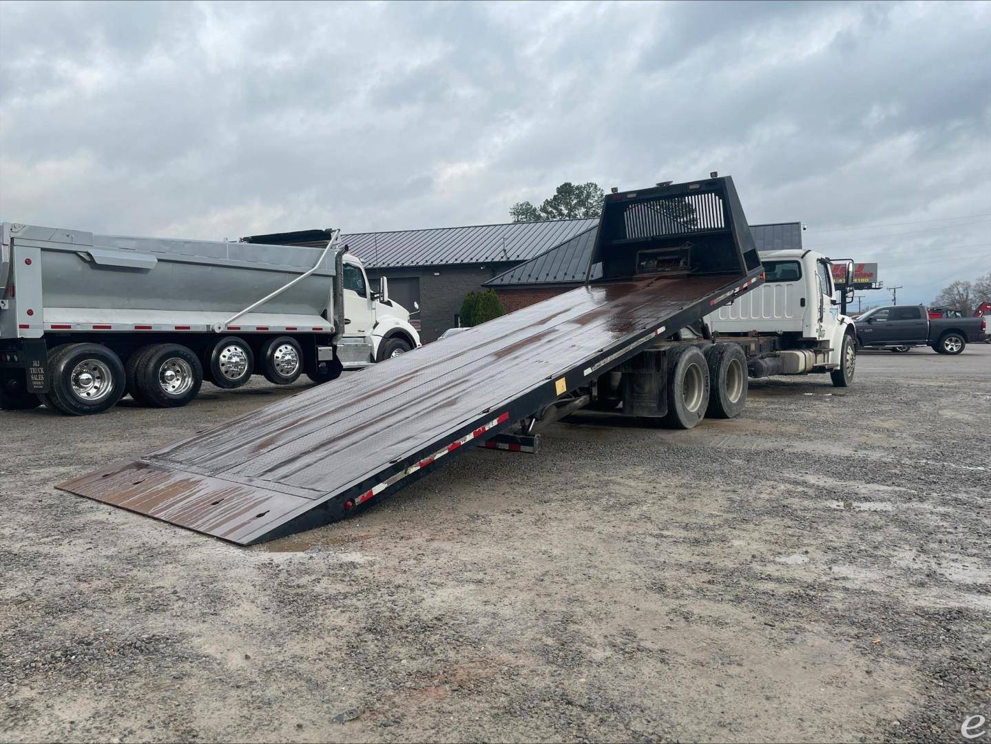 2006 Freightliner BUSINESS CLASS M2 106