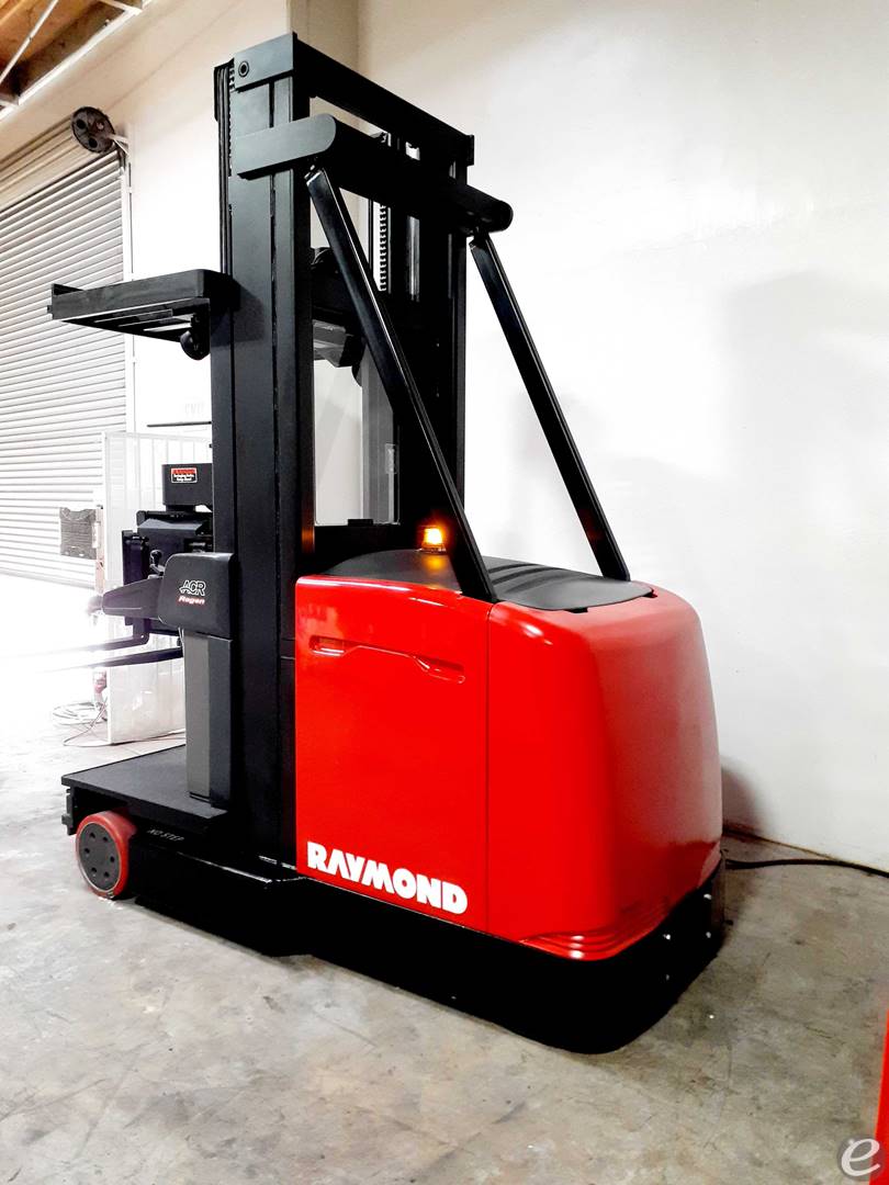 2008 Raymond SA-CSR30T Electric Man Up Swing Reach Turret         Forklift - 123Forklift