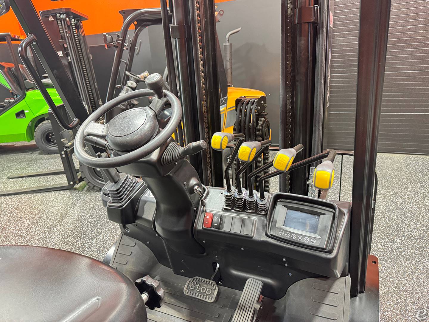 2026 Viper Lift Trucks FB25V