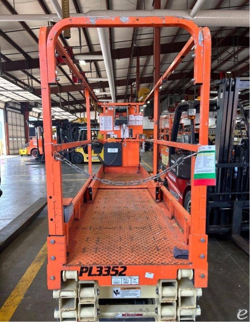 2017 JLG 1930ES