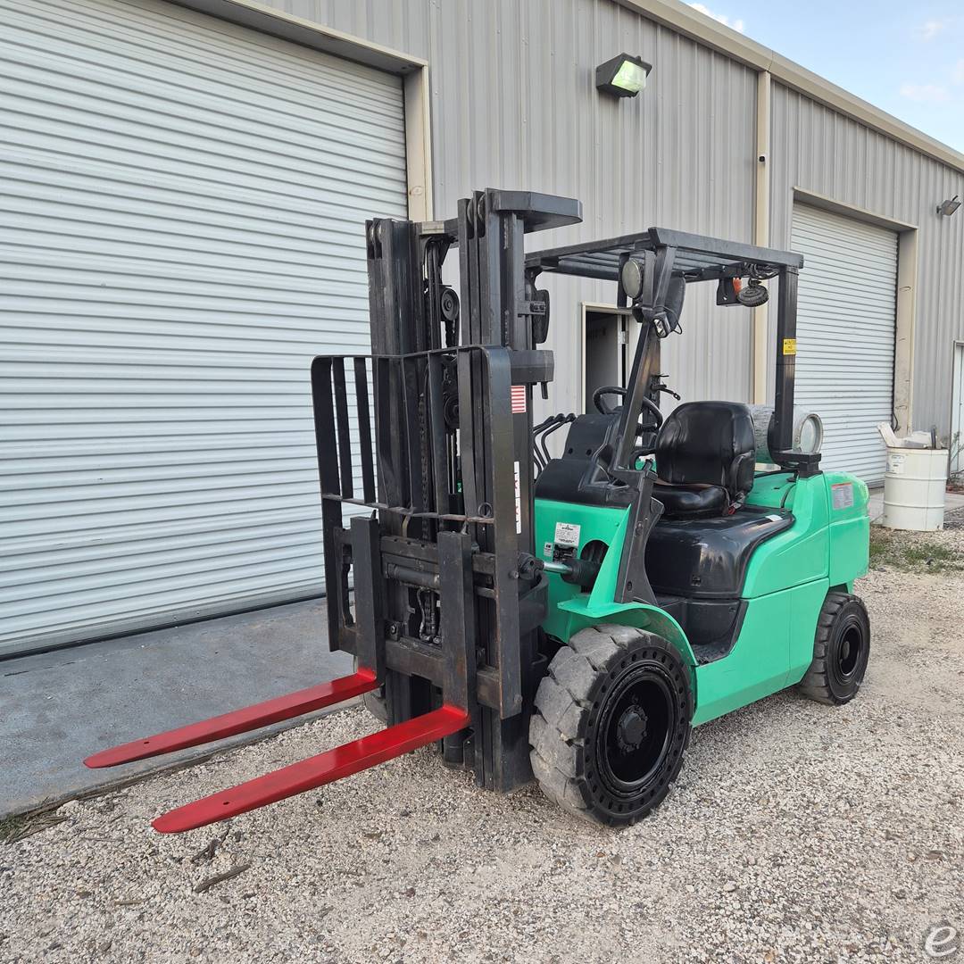2018 Mitsubishi FG30N
