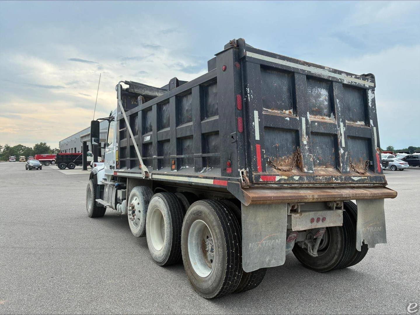 2022 Volvo VHD84F200