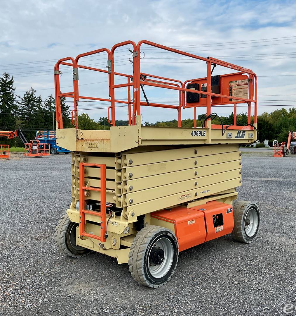 2017 JLG 4069LE