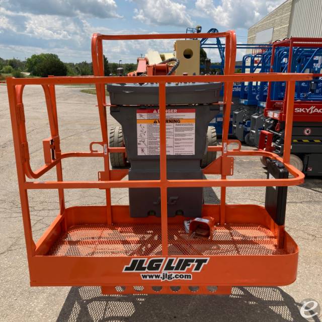 2015 JLG E450AJ