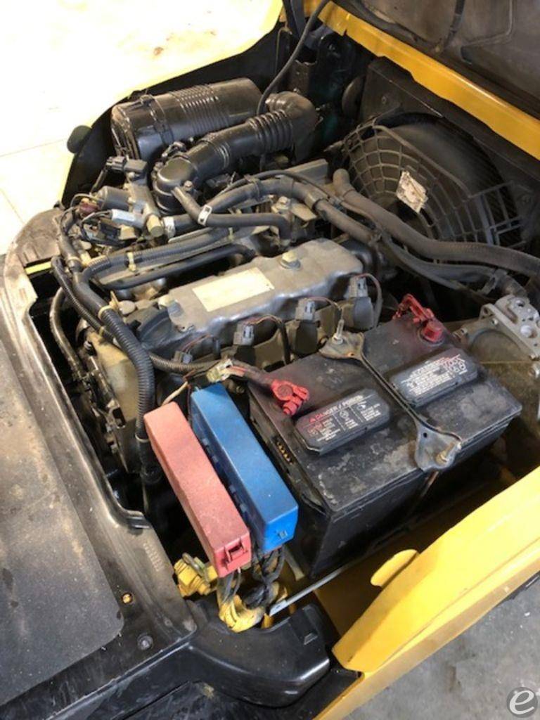 2004 Mitsubishi FGC25N
