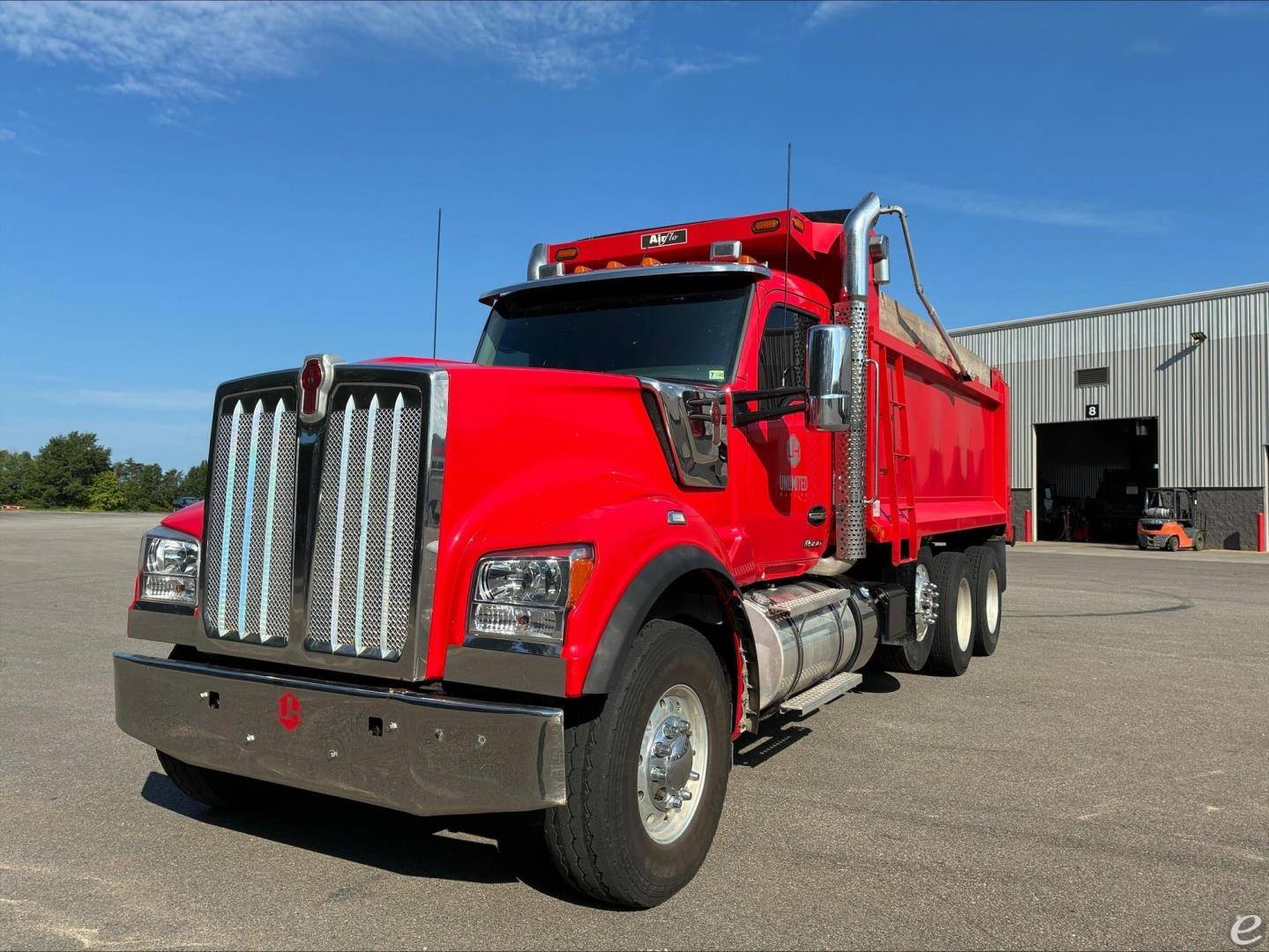 2023 Kenworth W990