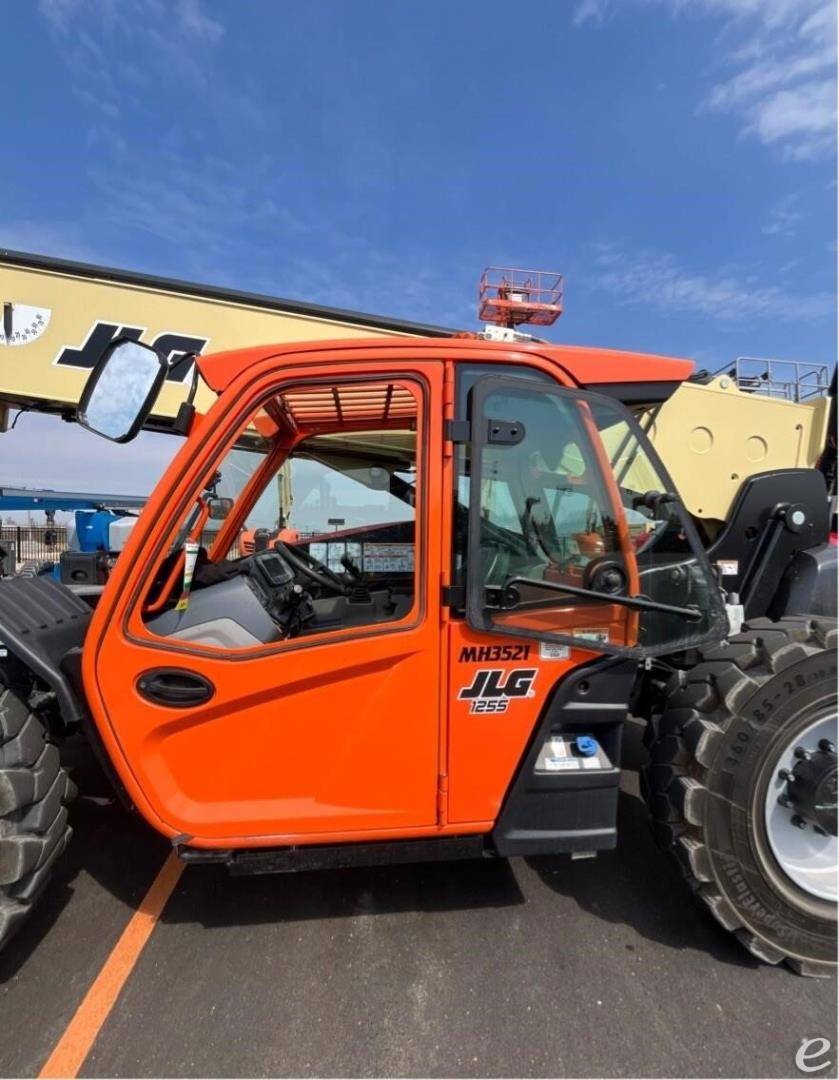 2022 JLG 1255