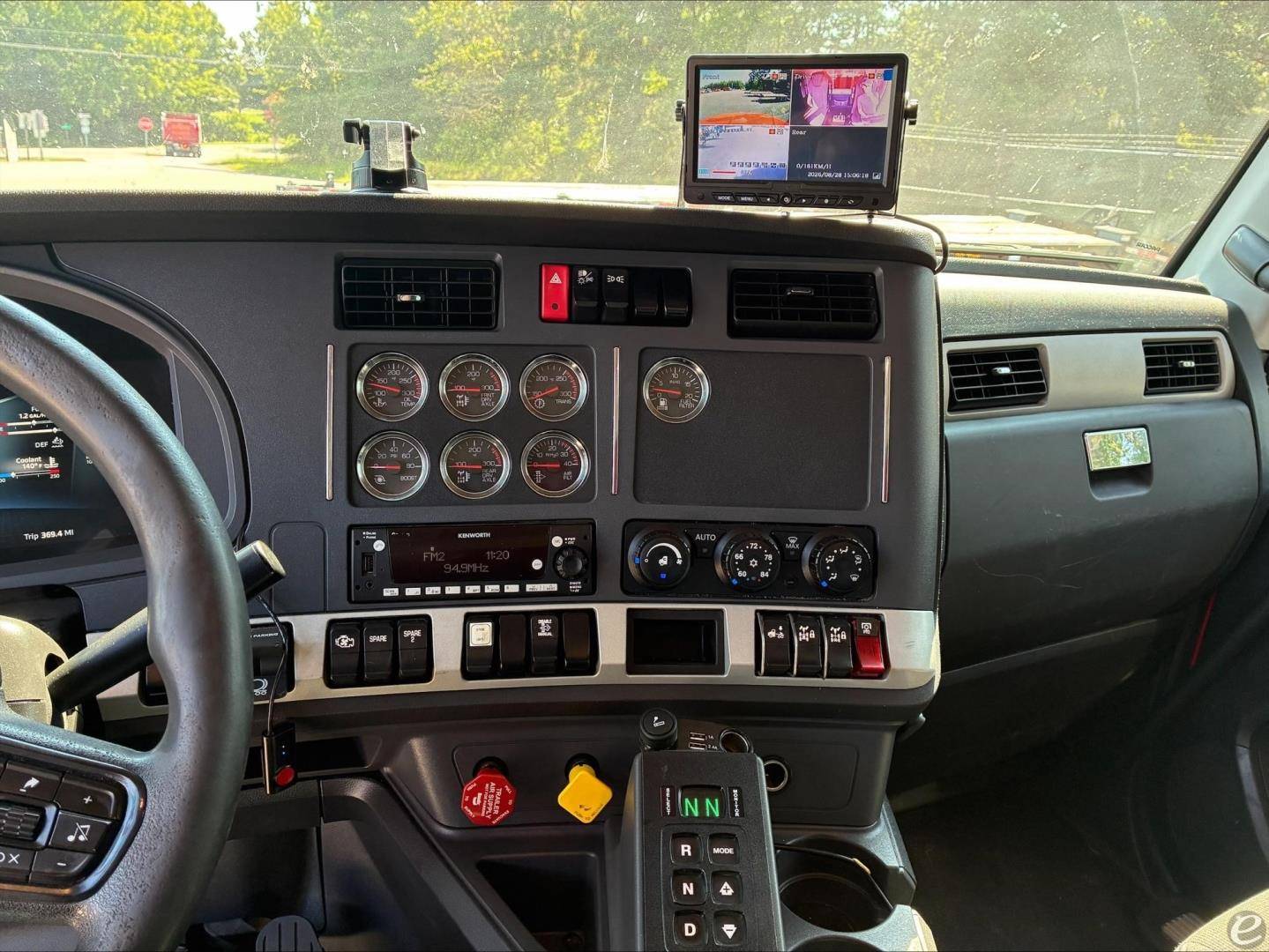 2023 Kenworth T880