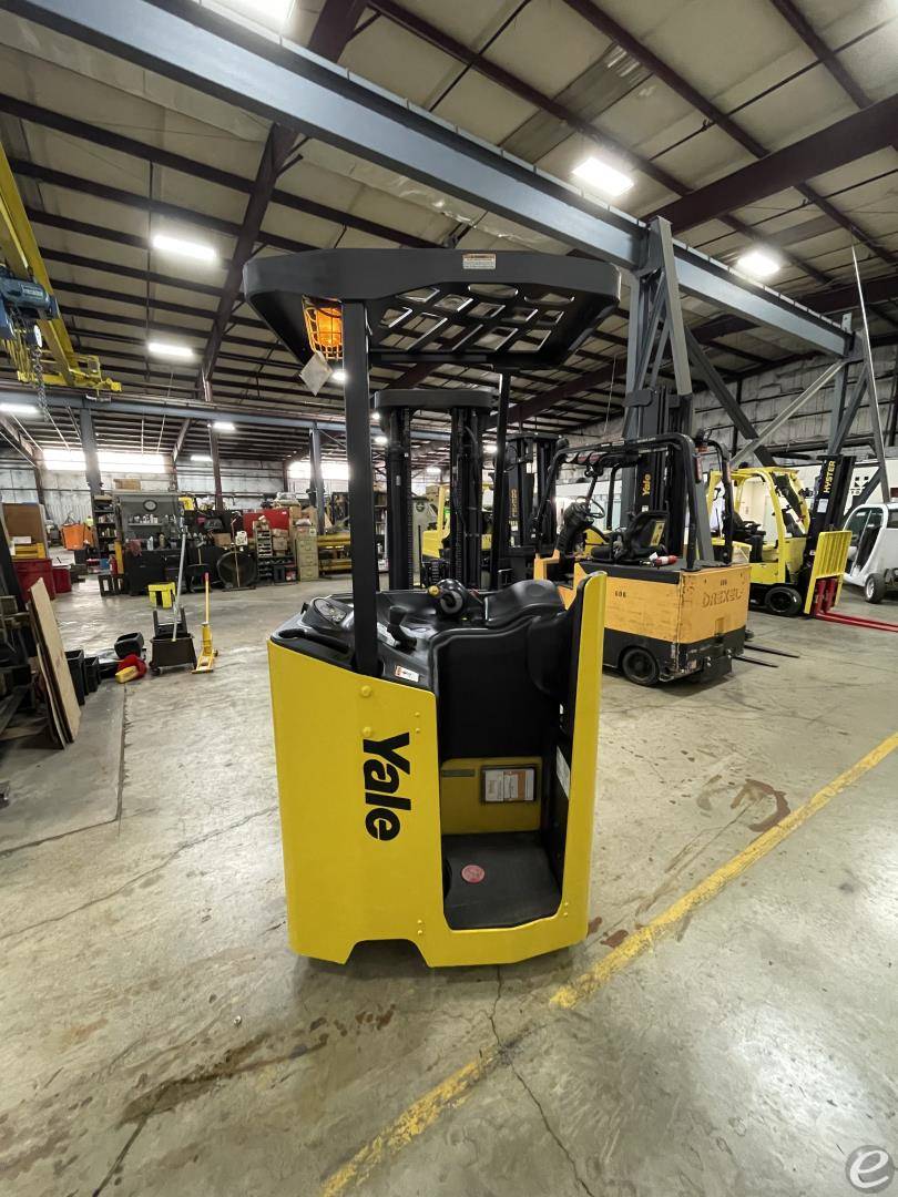 2019 Yale ESC040AD
