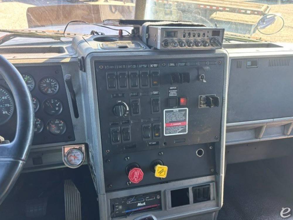 1999 Mack CH613