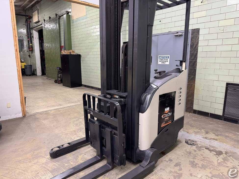 2001 Crown RD5220-30 Electric Reach Truck - 123Forklift