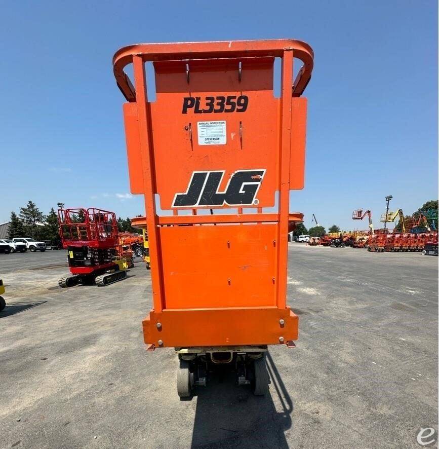 2017 JLG 1930ES