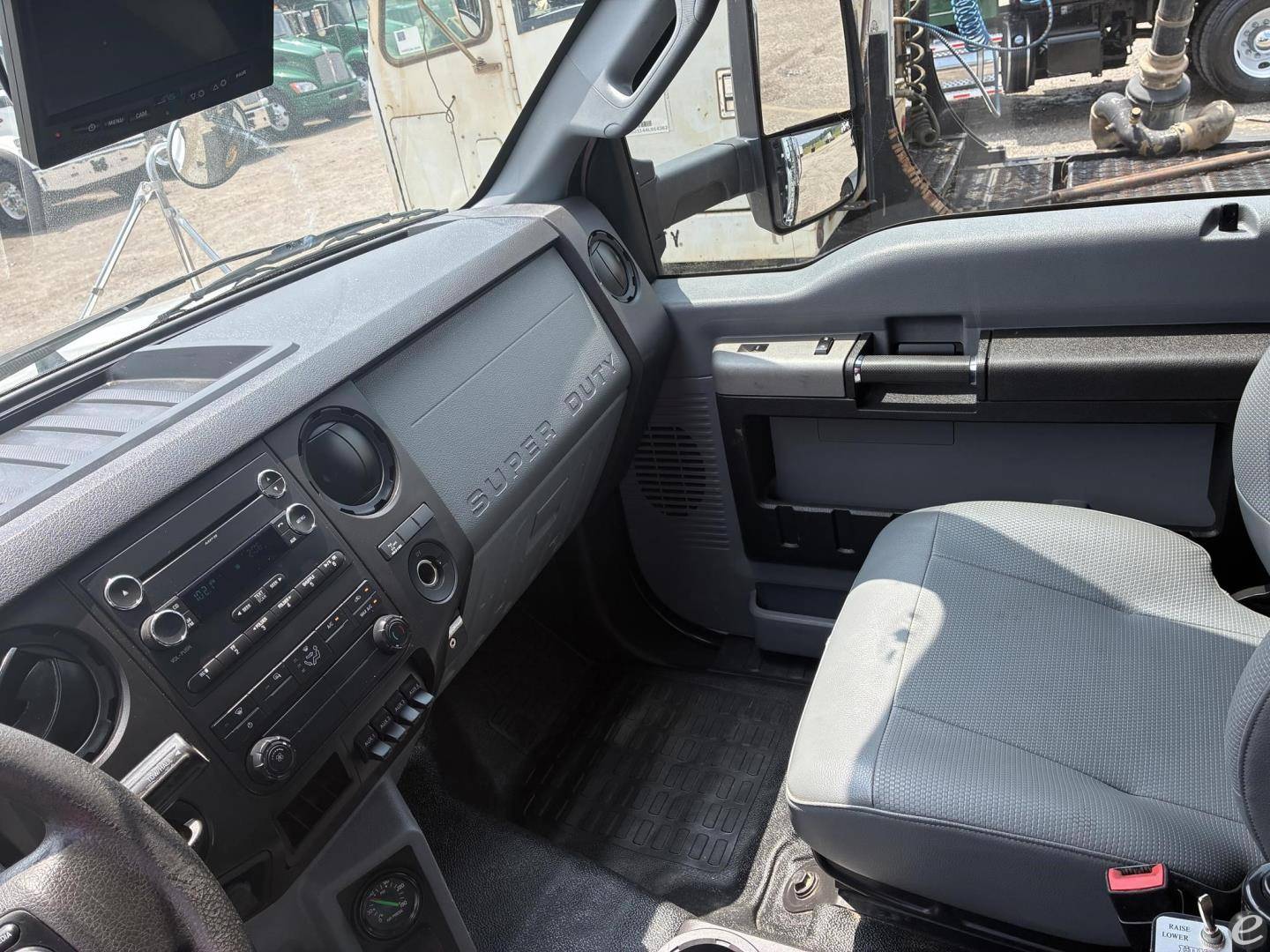 2019 Ford F750 XLT SD