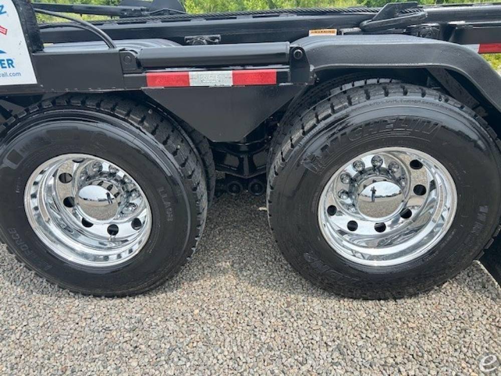 2024 Kenworth T880