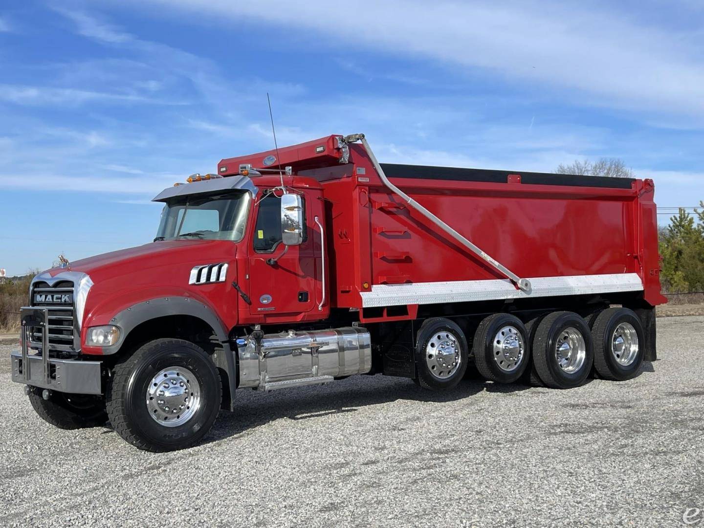 2022 Mack GRANITE 104FR
