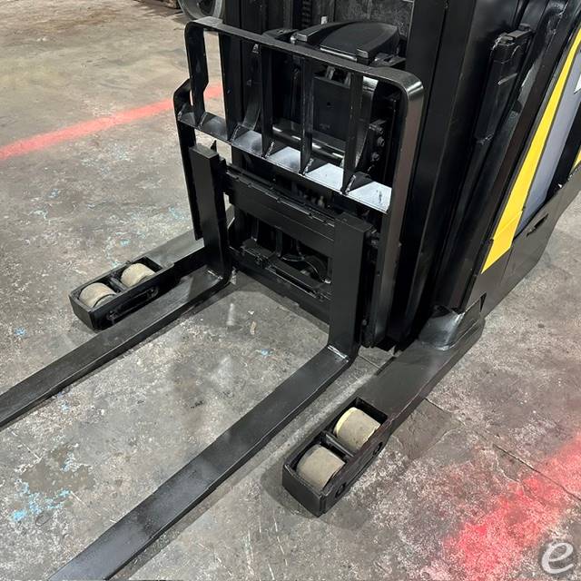 2022 Yale NR045EC