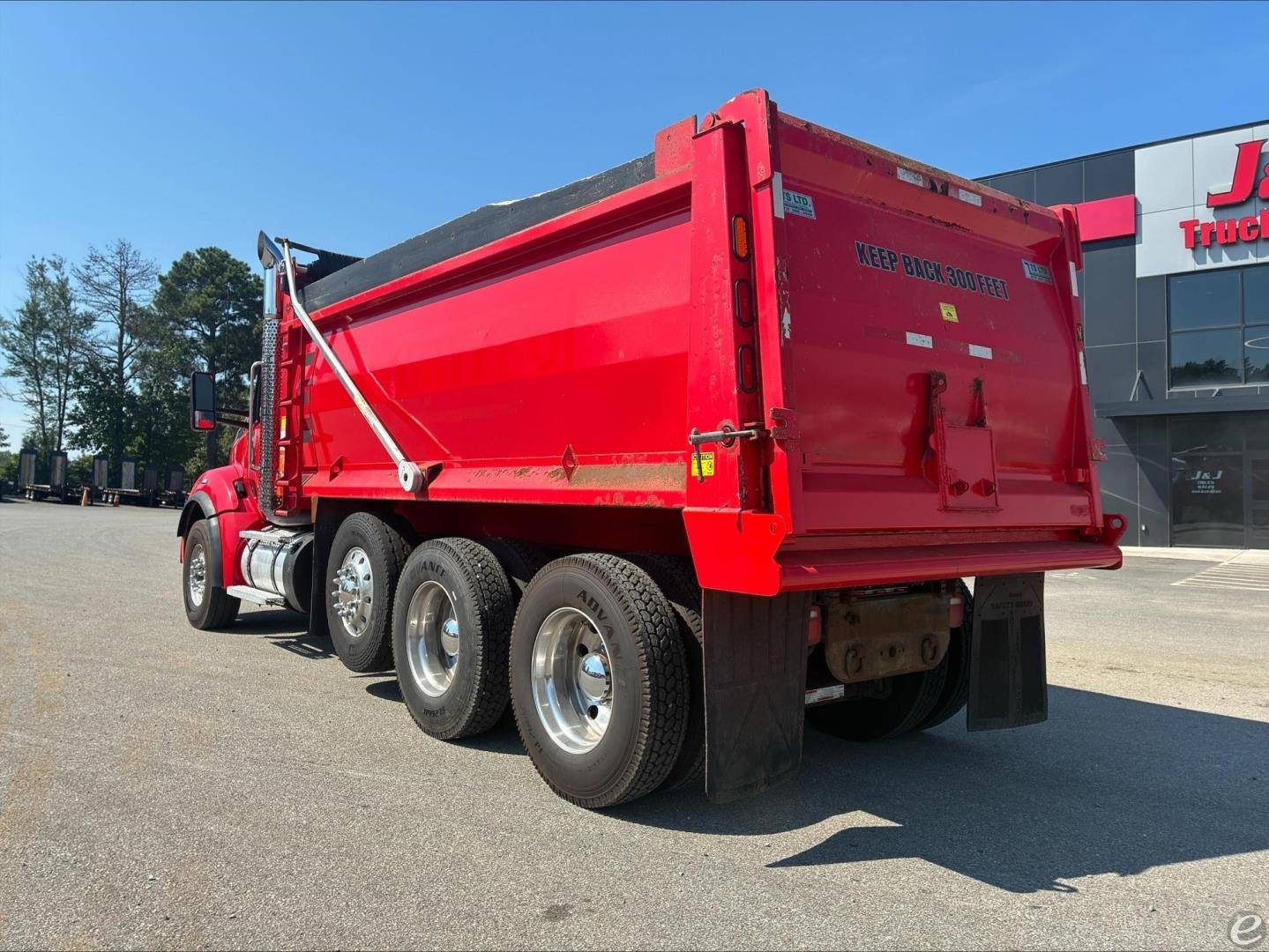 2023 Kenworth T880