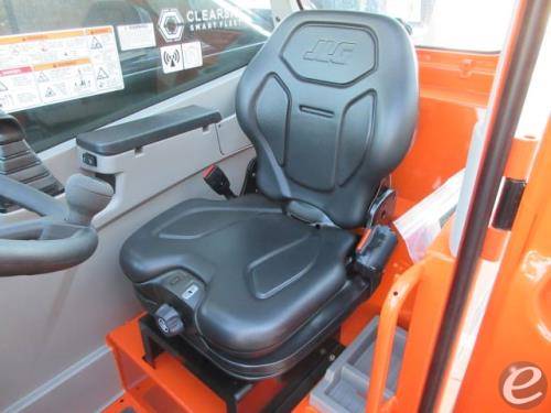 2025 JLG 742