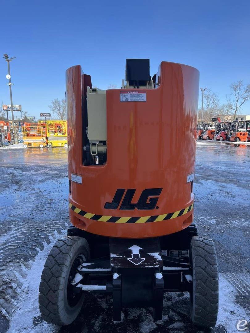 2015 JLG E300AJP