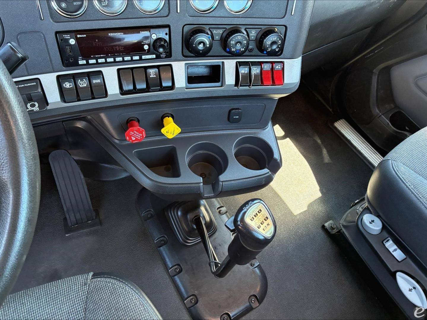 2024 Kenworth W990