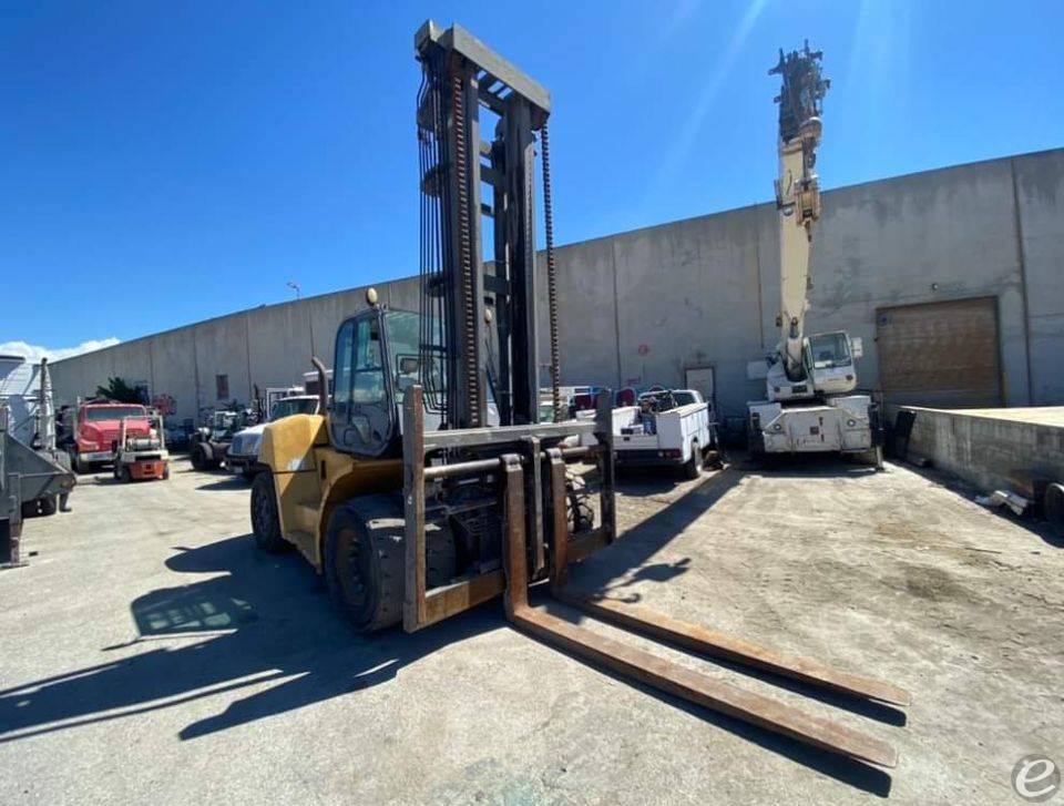 2010 Cat P33000