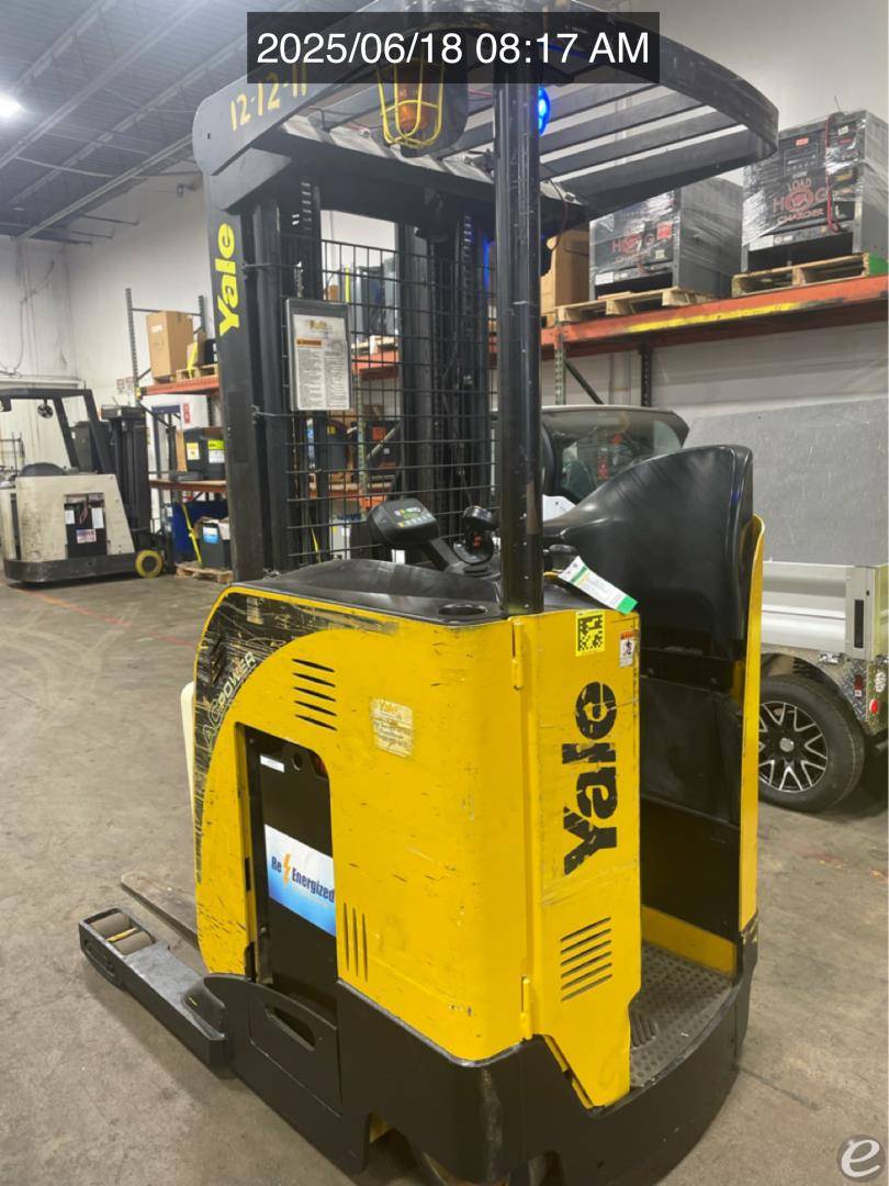 2011 Yale NR040DA