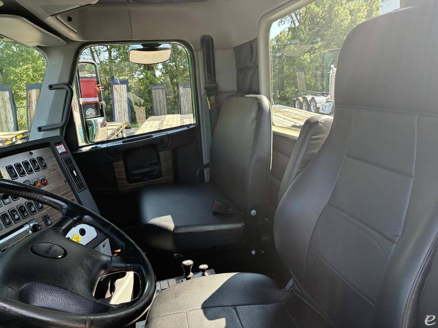 2023 Freightliner 122SD