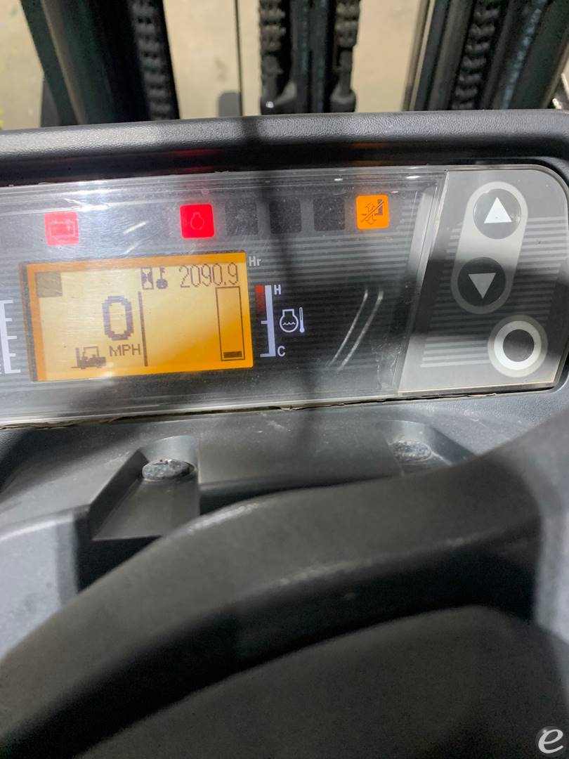 2015 Mitsubishi FGC25N