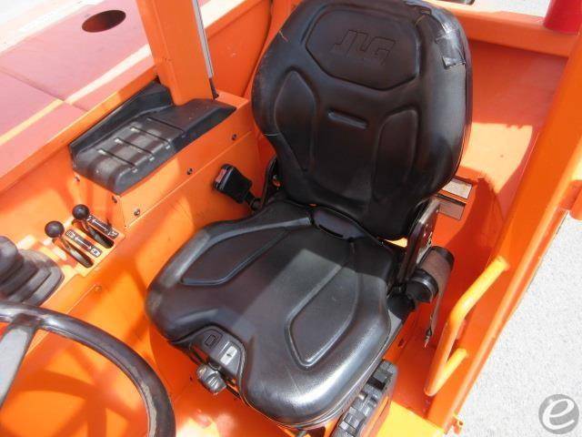 2017 JLG 8042