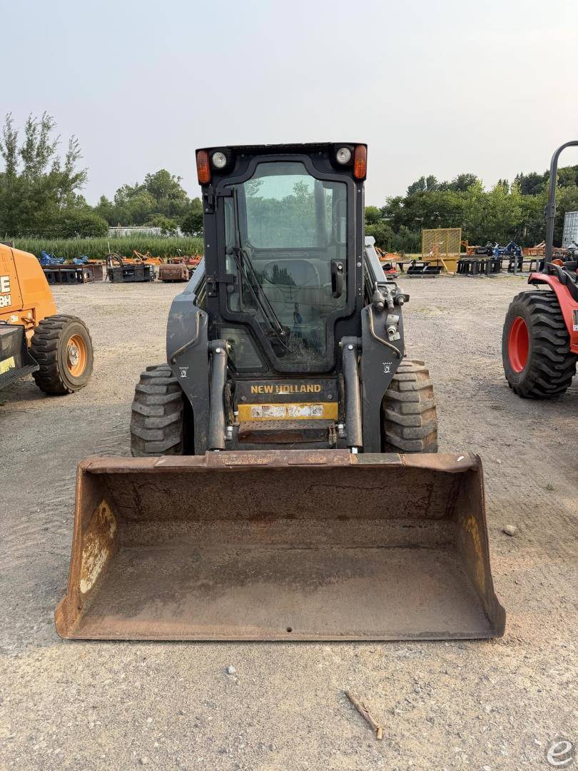 2015 New Holland L220