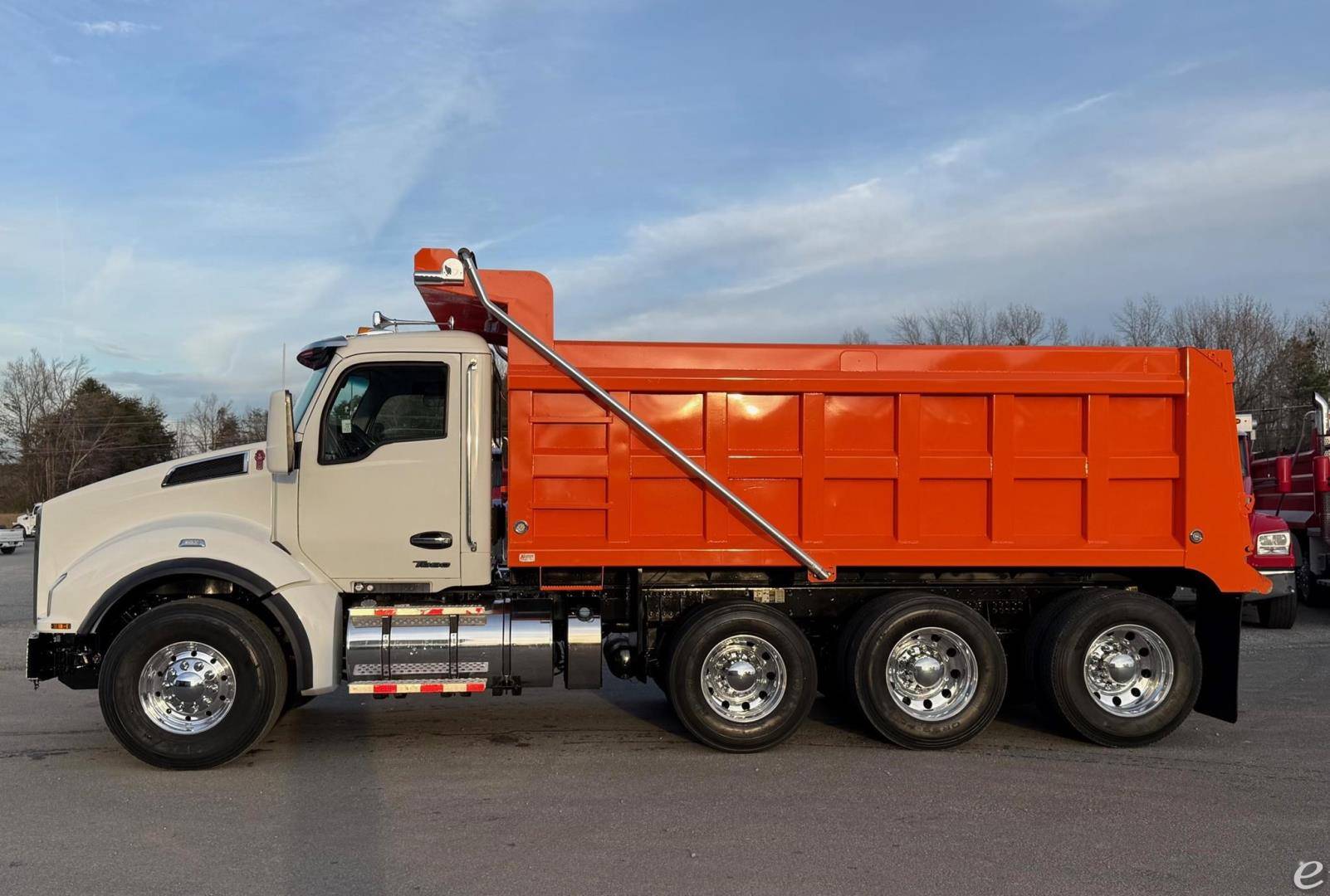 2023 Kenworth T880