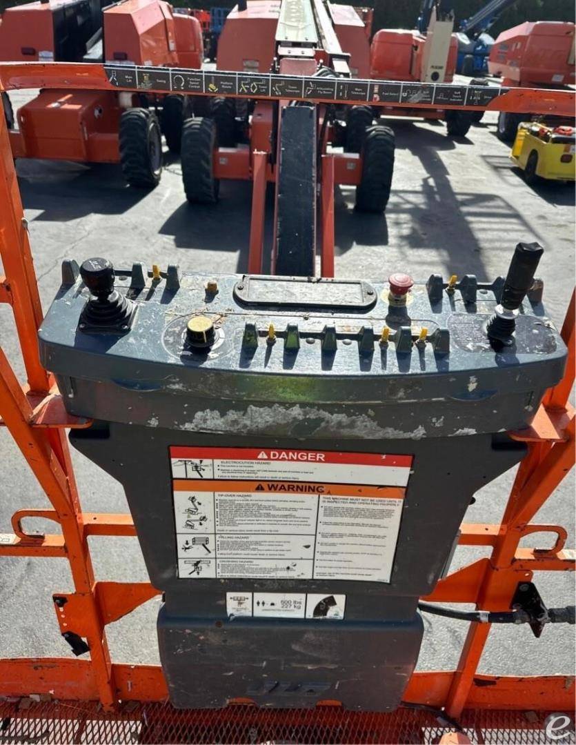 2015 JLG 660SJ