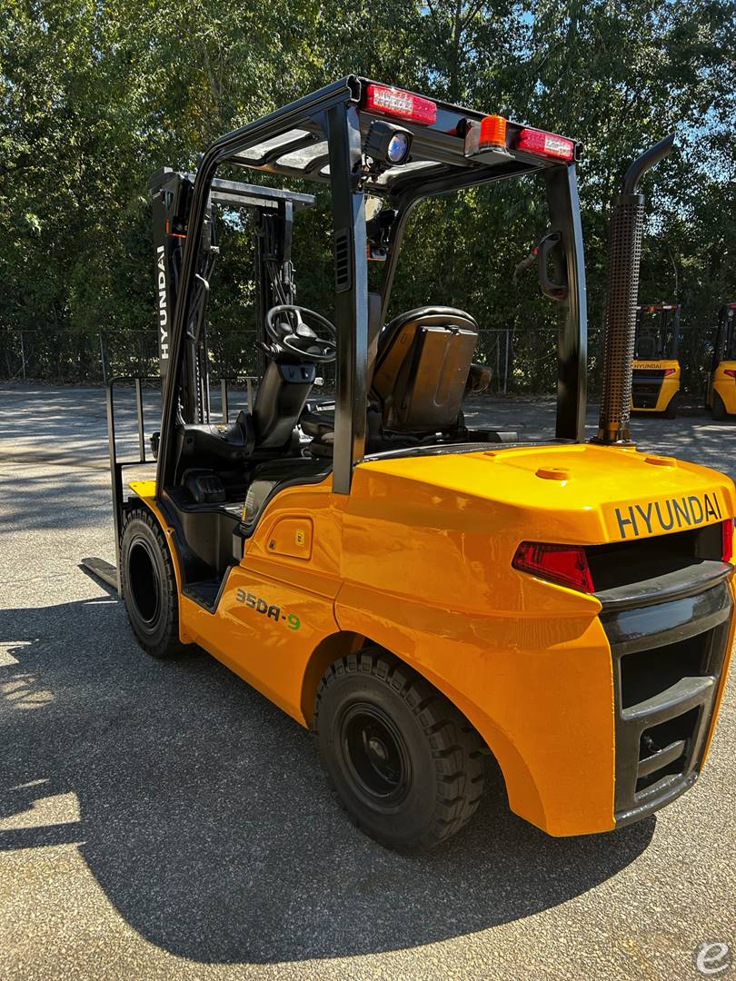 2024 Hyundai 35D-9