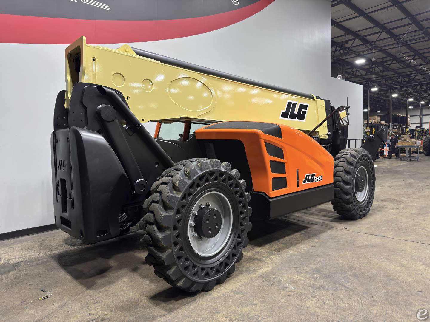 2017 JLG 1255