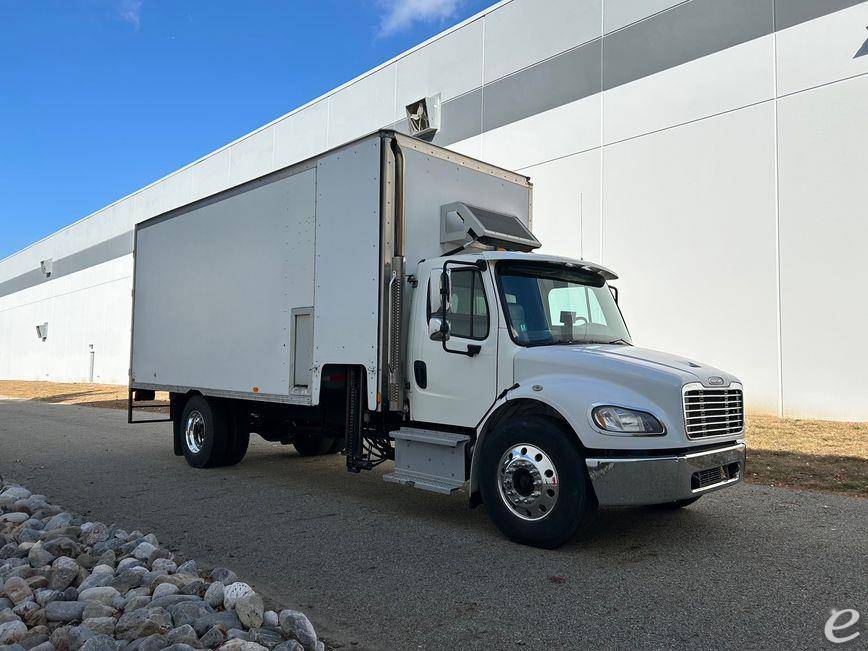 2017 Freightliner BUSINESS CLASS M2 106