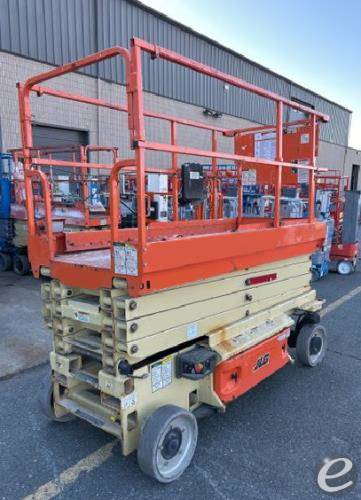2017 JLG 3246ES