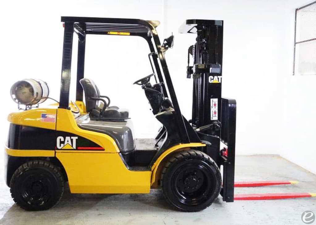 2004 Cat                           ...