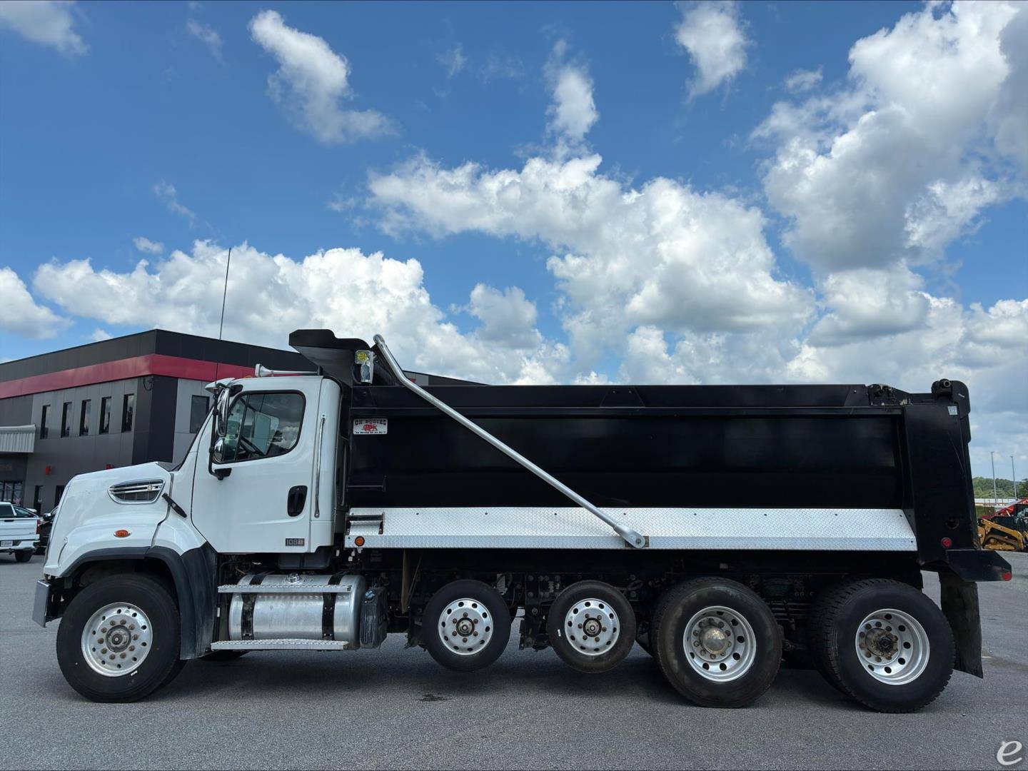 2023 Freightliner 108SD