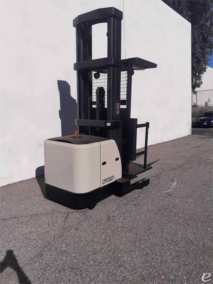 2007 Crown SP3420-30 Electric Order Picker - 123Forklift