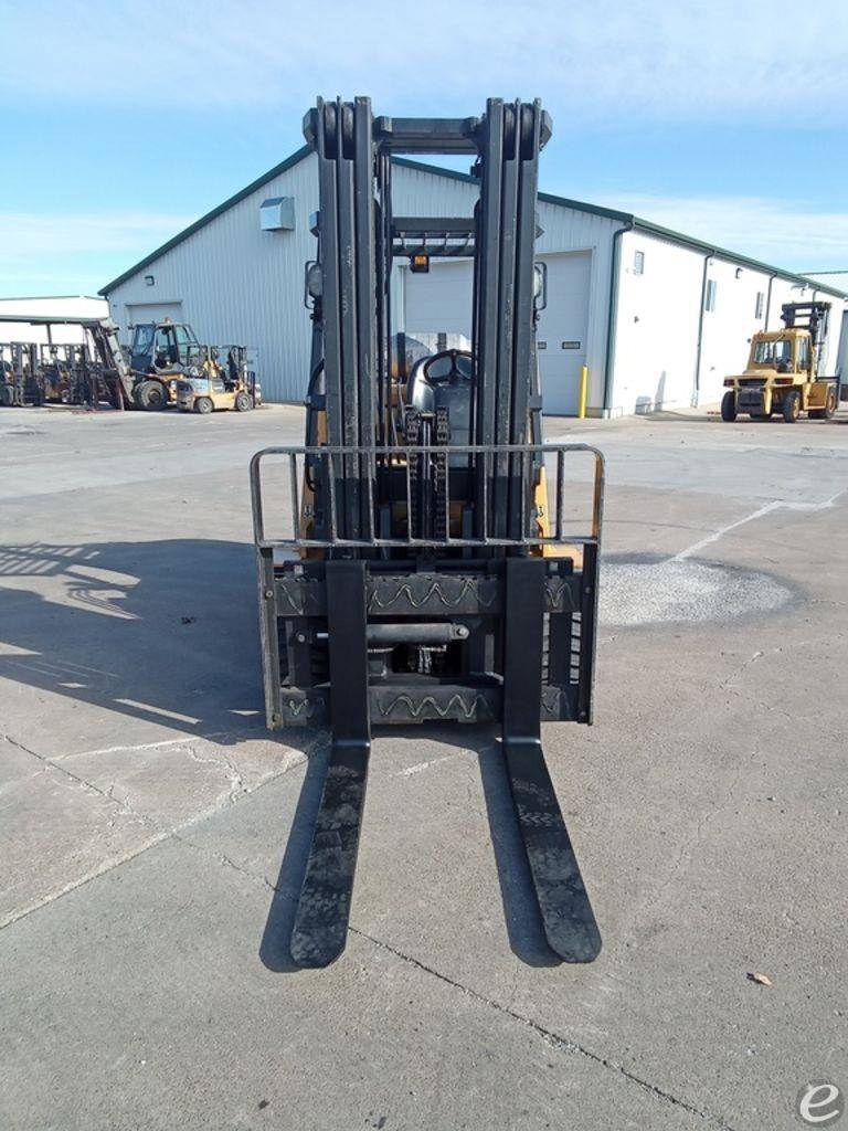 2010 Cat GC70K