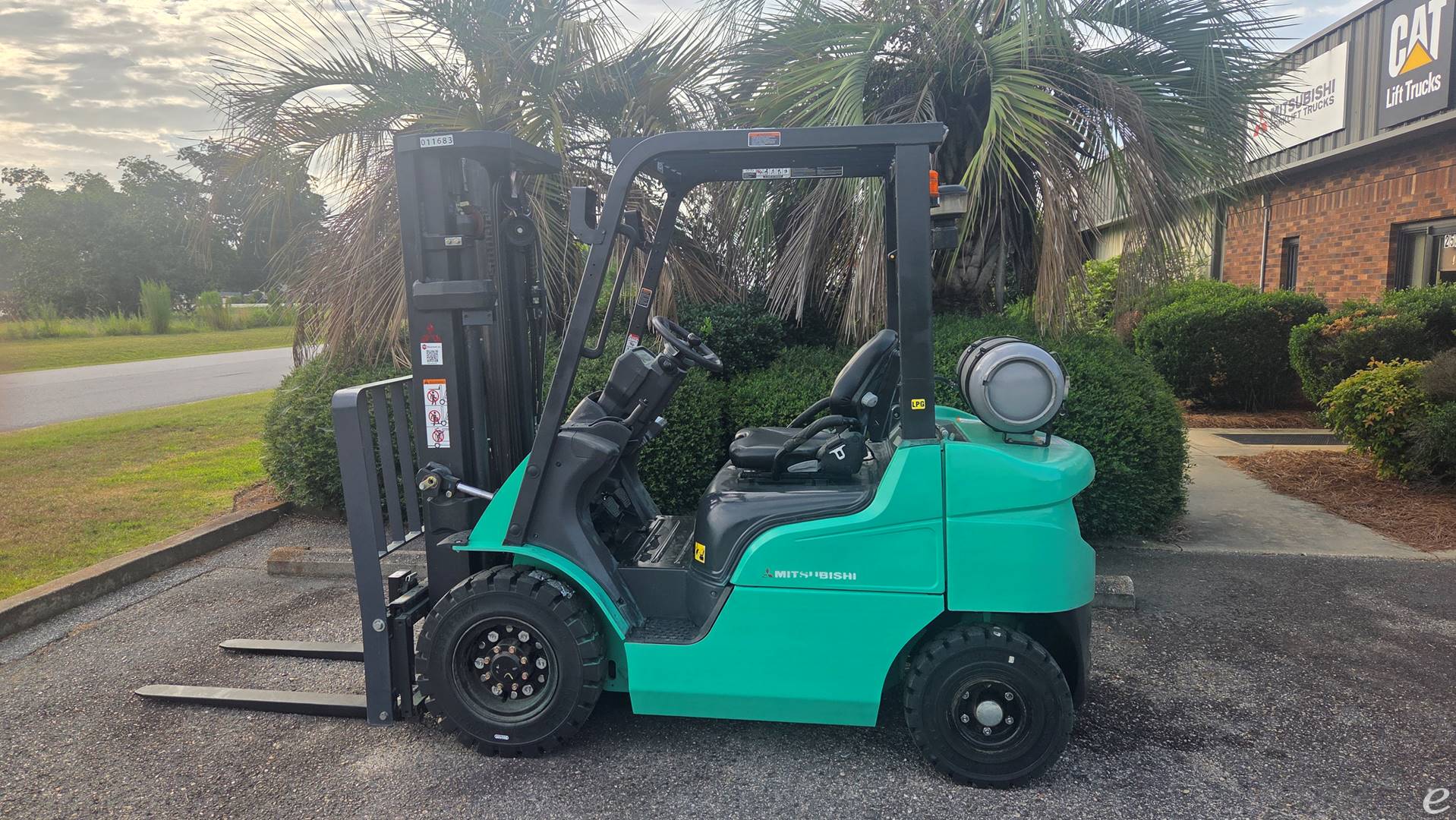 2022 Mitsubishi FG20N