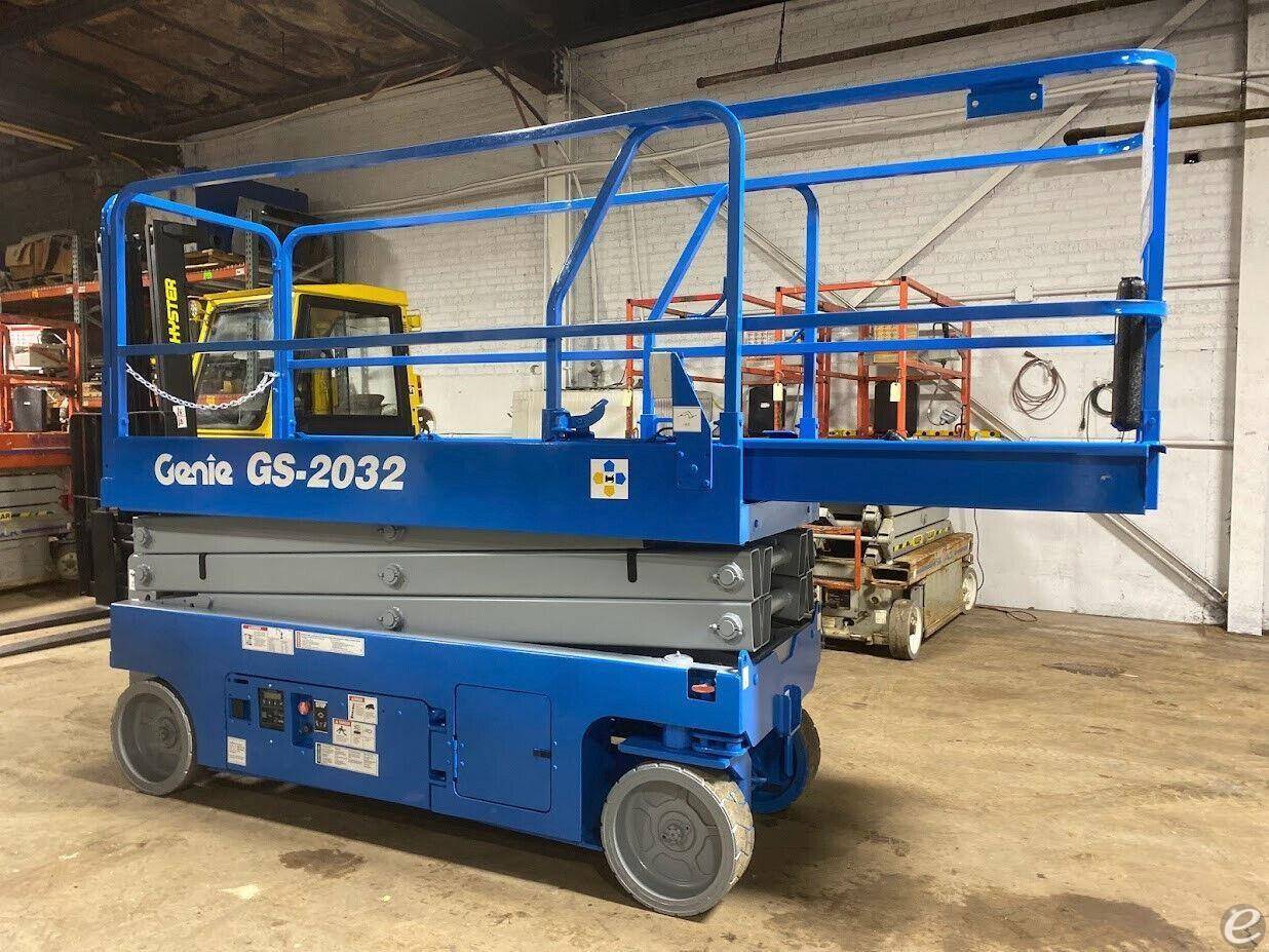 2013 Genie GS2032 Electric Scissor Lift - 123Forklift