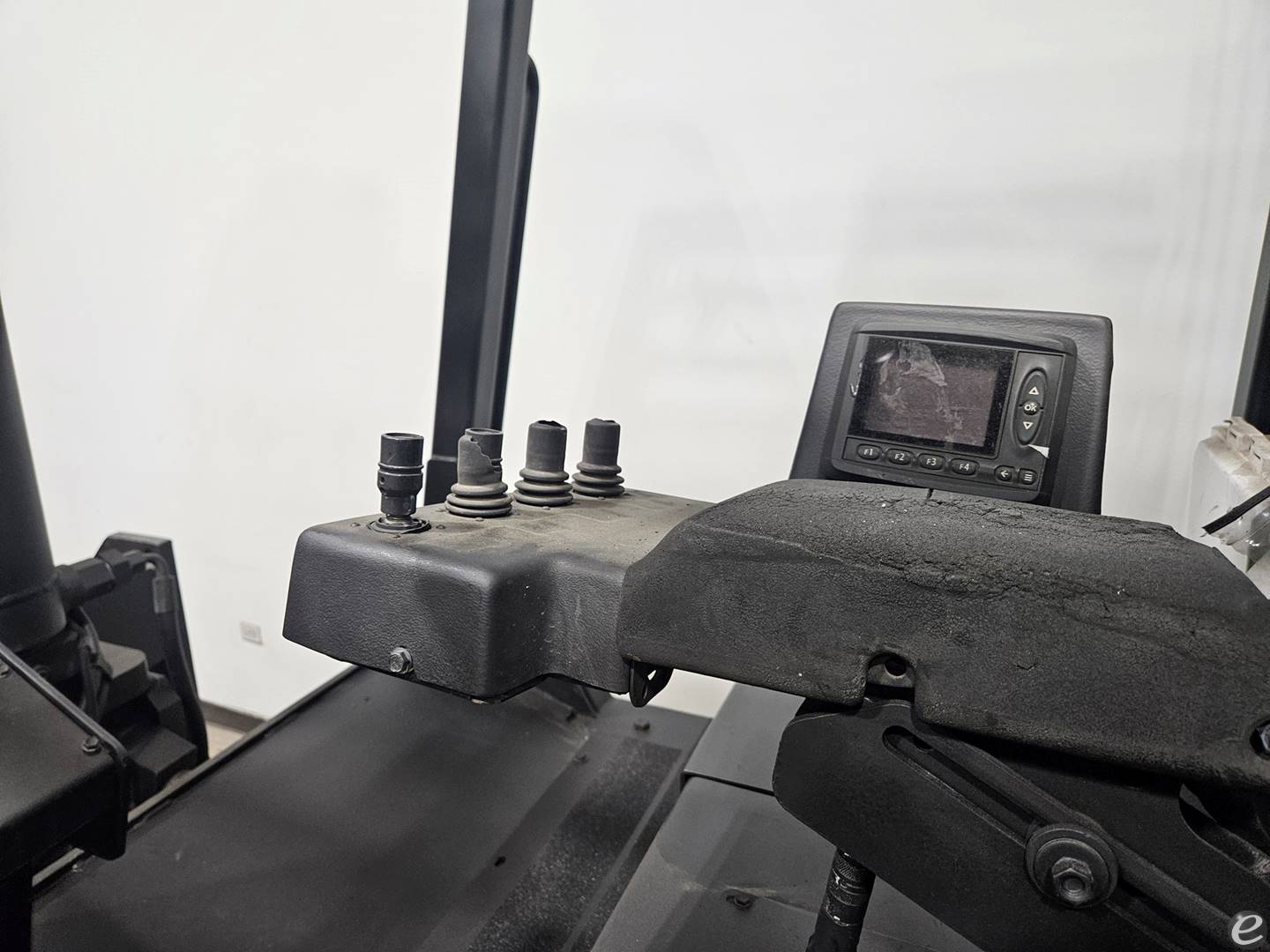 2012 Hoist Liftruck F400