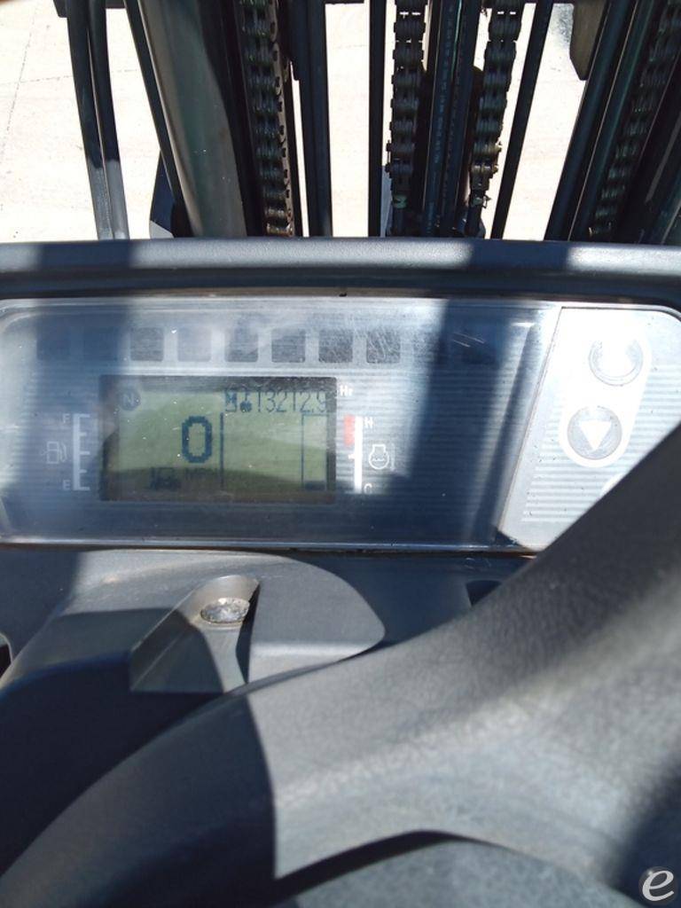 2013 Mitsubishi FGC30N