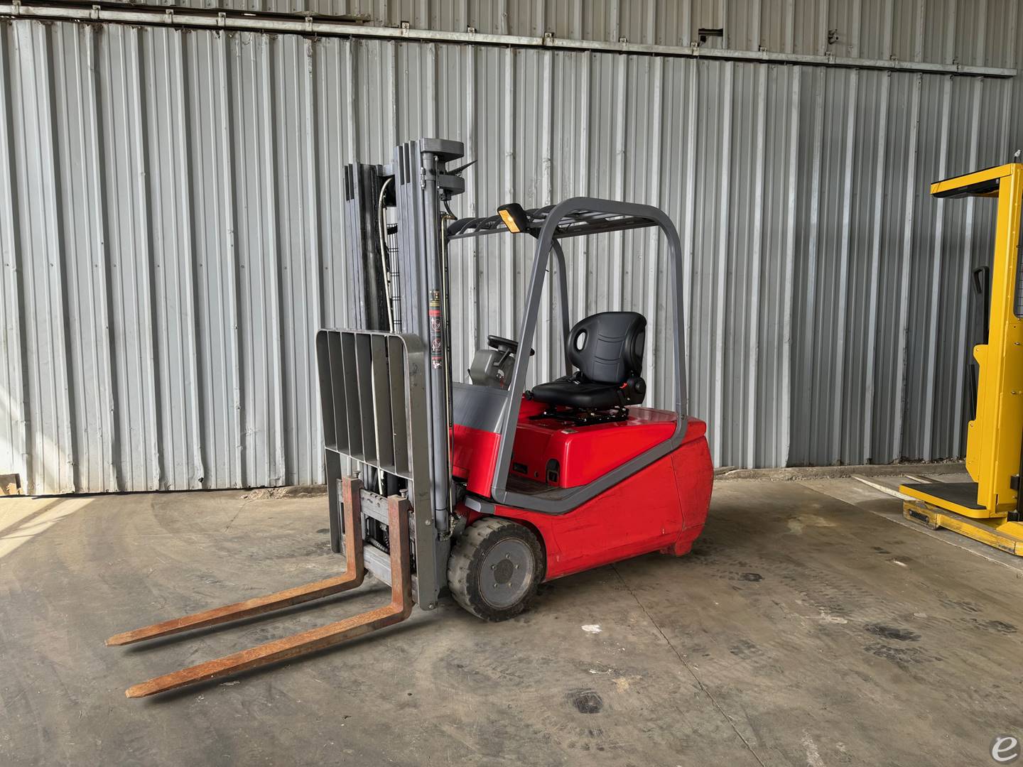 2002 Raymond RTW35 Electric Forklift - 123Forklift