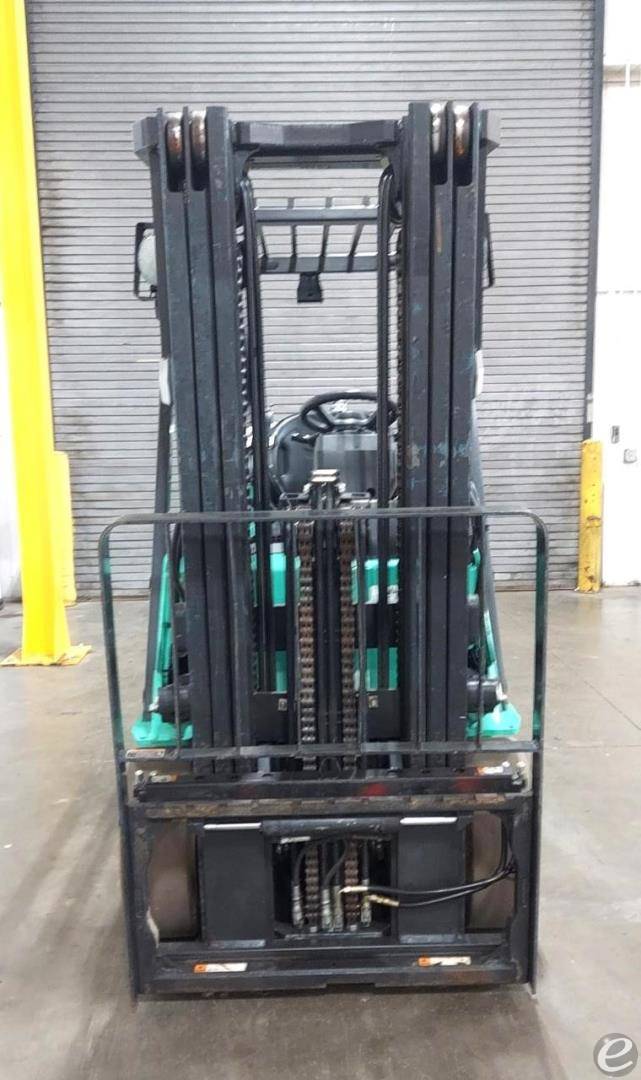 2013 Mitsubishi FGC30N