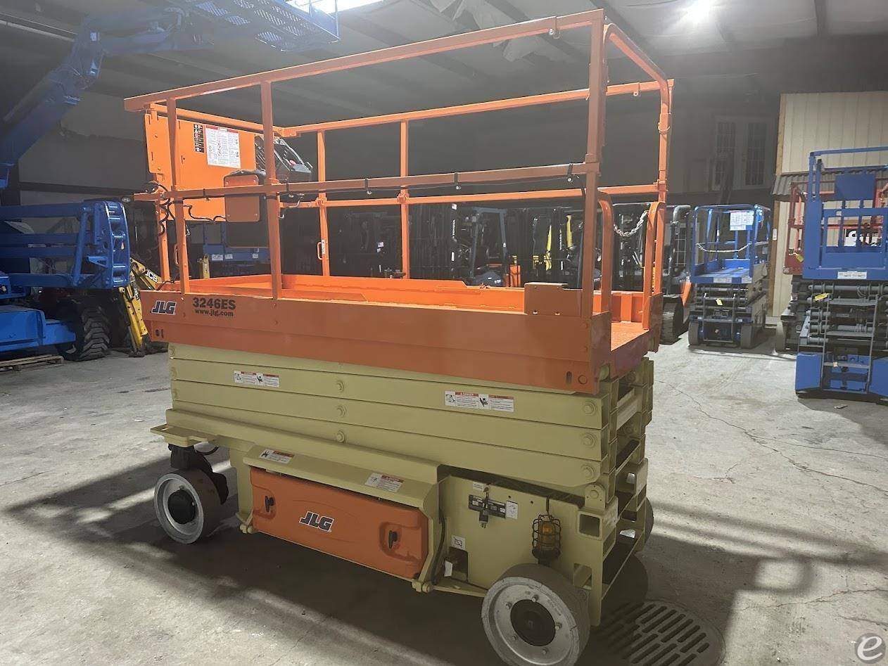 2018 JLG 3246ES